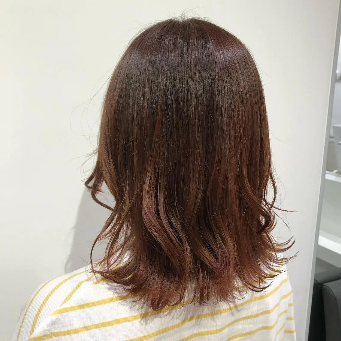 ミディアム カラー オレンジ くびれヘア レイヤーカット 外ハネヘア カット ヘアカラー 【暖色カラー特化】 中山由梨のヘアスタイル