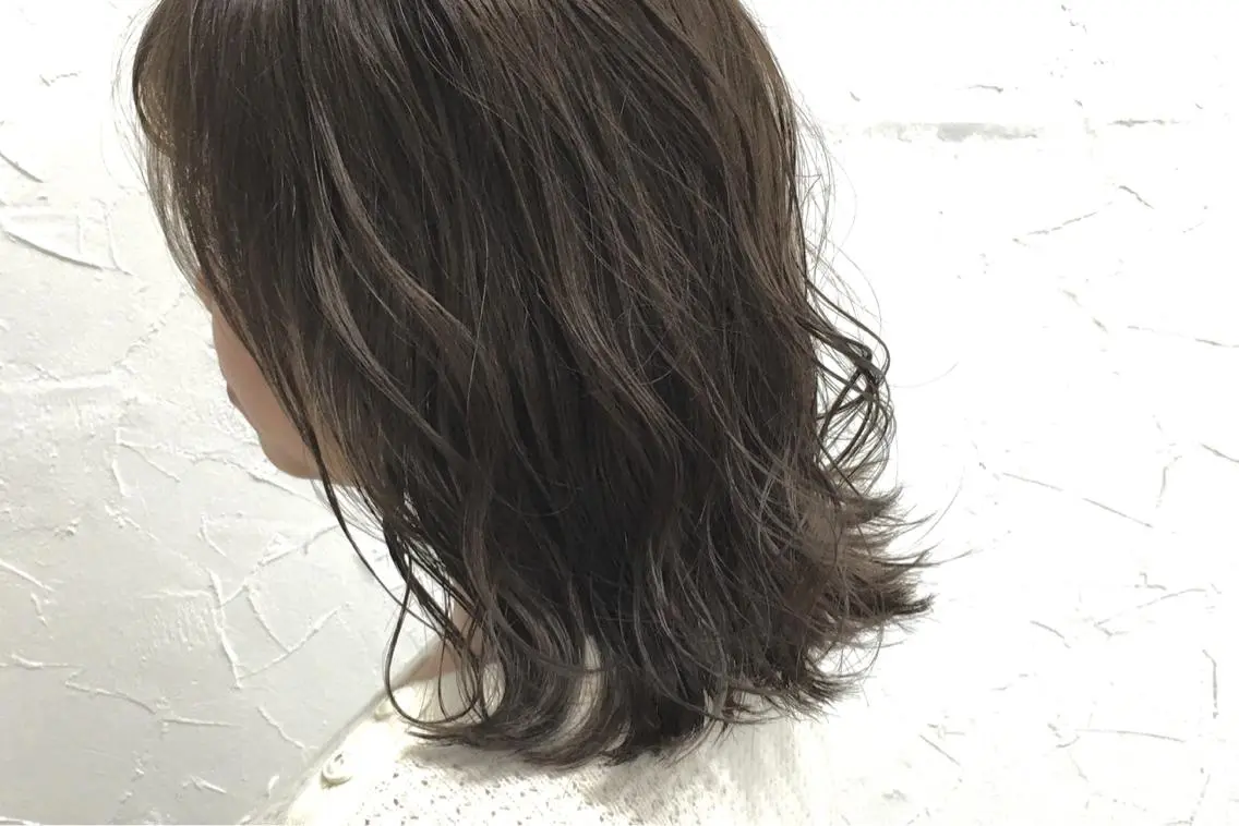 ミディアム ヘアアレンジ アッシュ 脱!黒髪 ダブルカラー【上野】のヘアスタイル