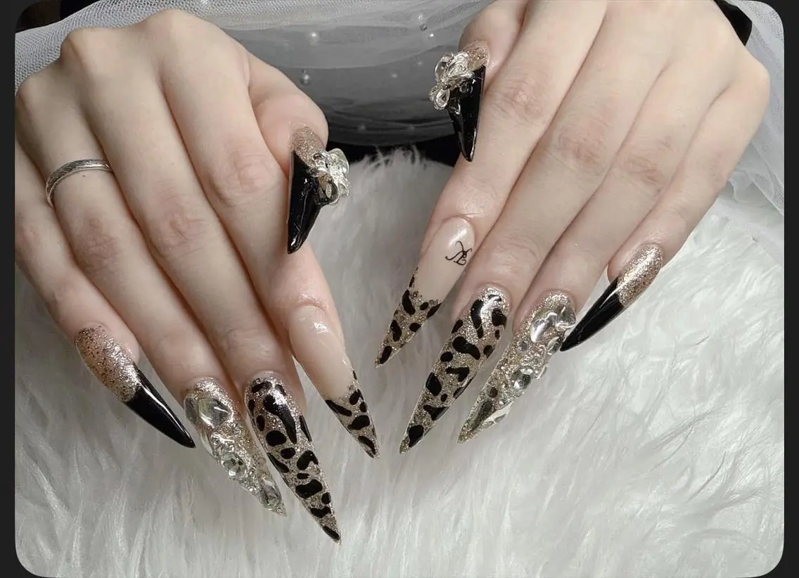 ネイル フレンチネイル ジェルネイル ガラスフレンチ ハロウィン ハート H.baby Nail Salonのネイルデザイン