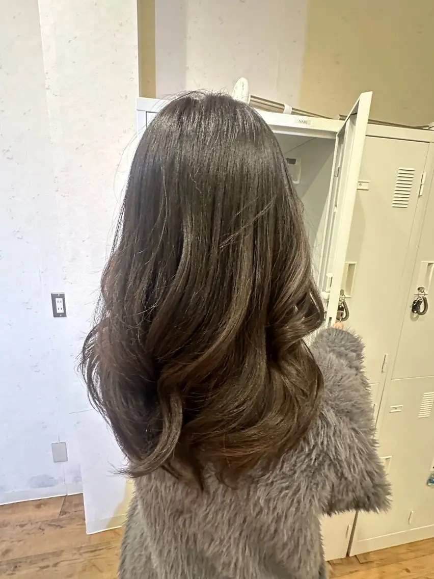 ロング カラー フカサワ シホのヘアスタイル