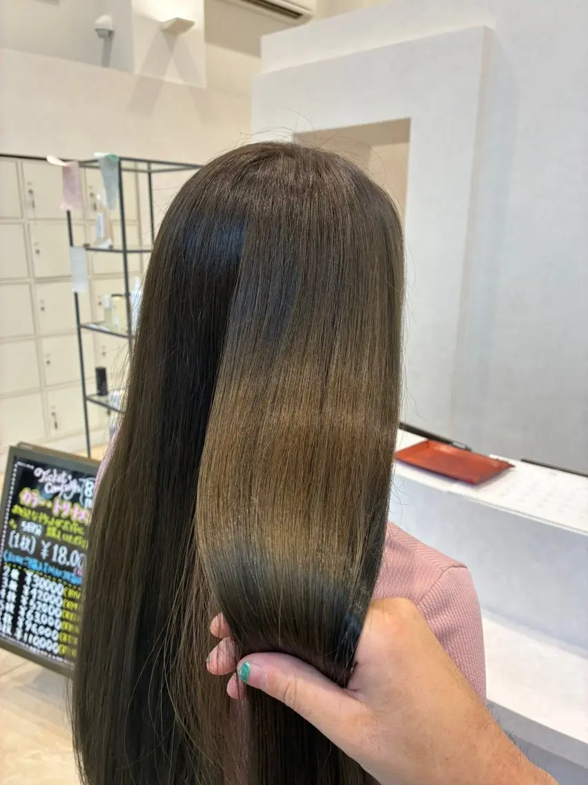 カット+潤いカラー+トリートメントの写真