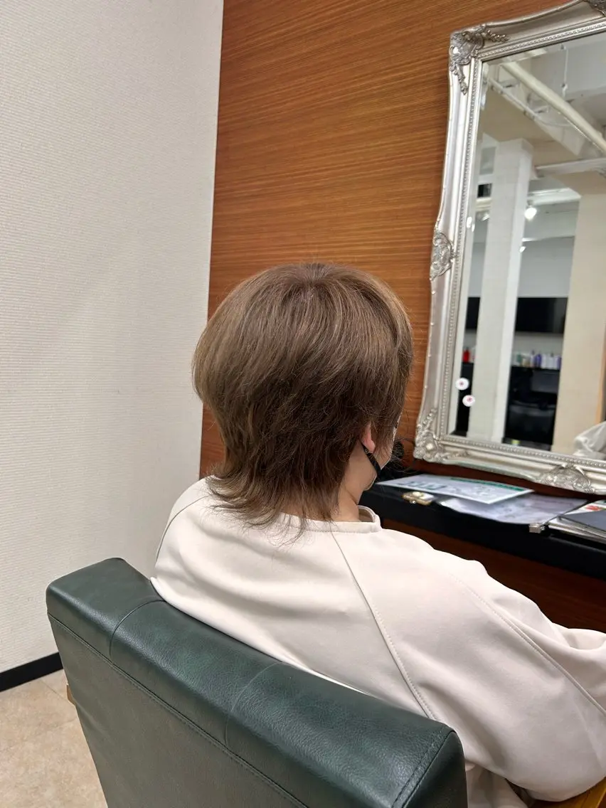 ショート カラー ベージュカラー ブリーチ ミルクティーベージュ ヘアカラー 山本 あやめ子のヘアスタイル