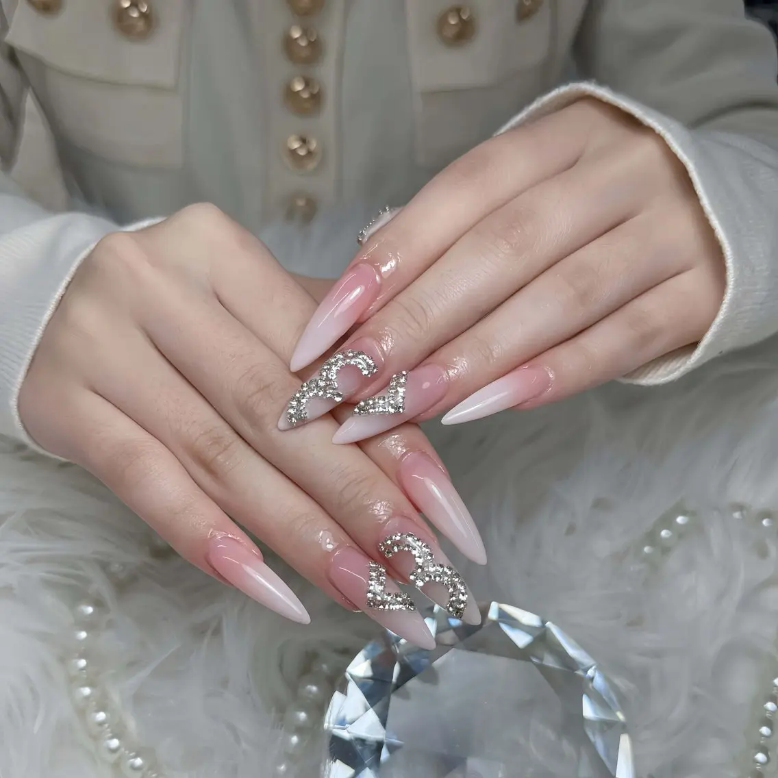 ネイル キラキラネイル 韓国ネイル マグネットネイル 持ち込み 夏ネイル ハンドネイル ハンドケア Kitty Nail Novaのネイルデザイン