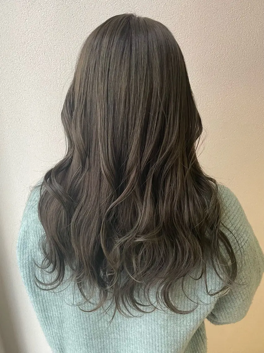 ロング カラー グレージュ オリーブグレージュ オリーブグレー 沢田 瞳のヘアスタイル