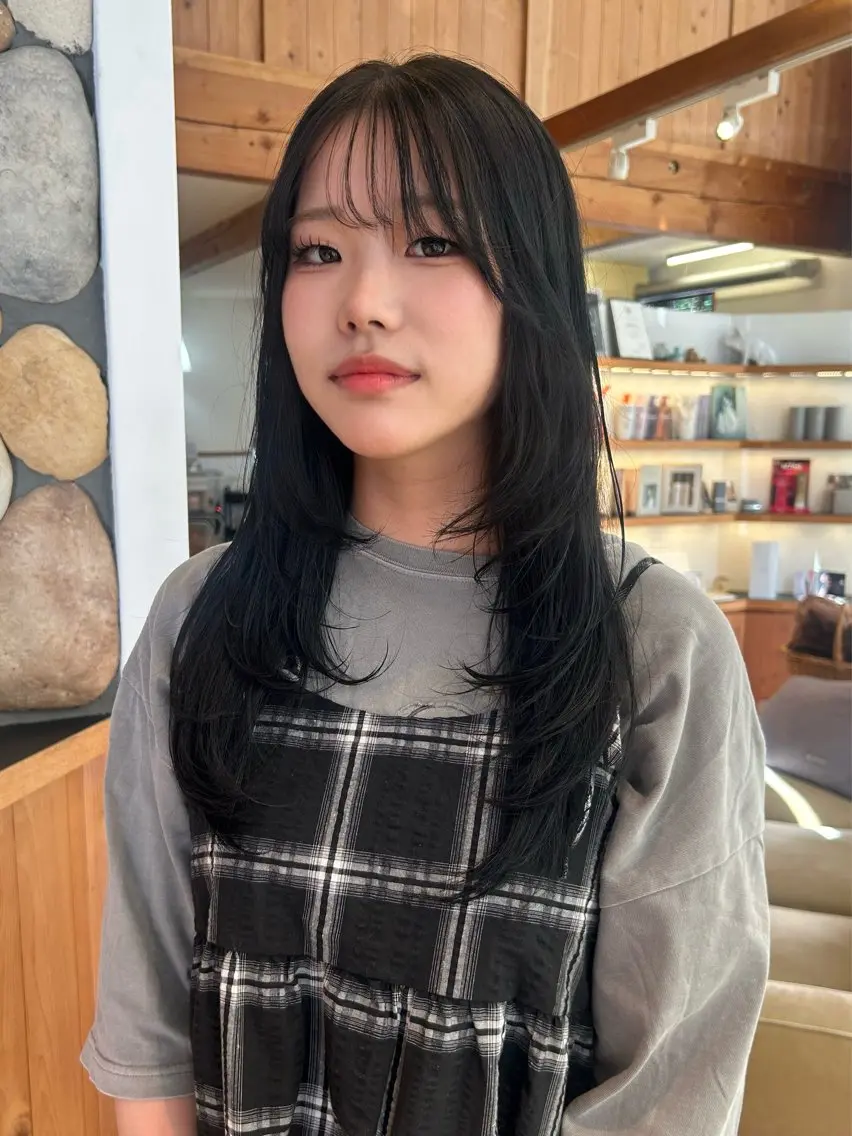 ロング 顔まわりレイヤー レイヤーカット ロング カット ヘアカラー トリートメント 似合わせカット/ レイヤー/小倉瑳莉のヘアスタイル