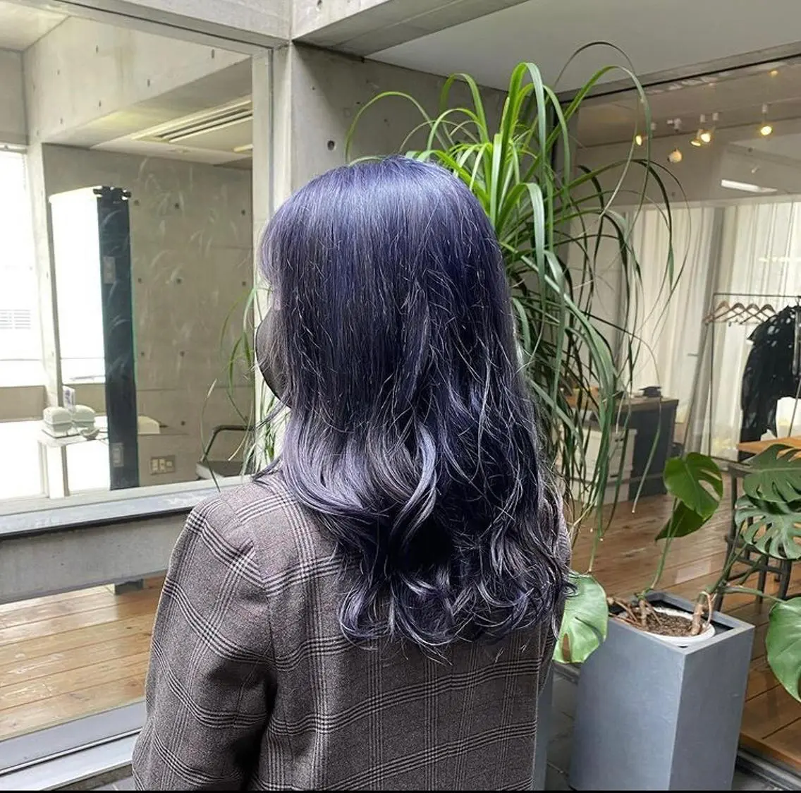 ロング カラー ブルーカラー ブルーバイオレット シルバー バイオレットカラー nagisa /縮毛矯正のヘアスタイル