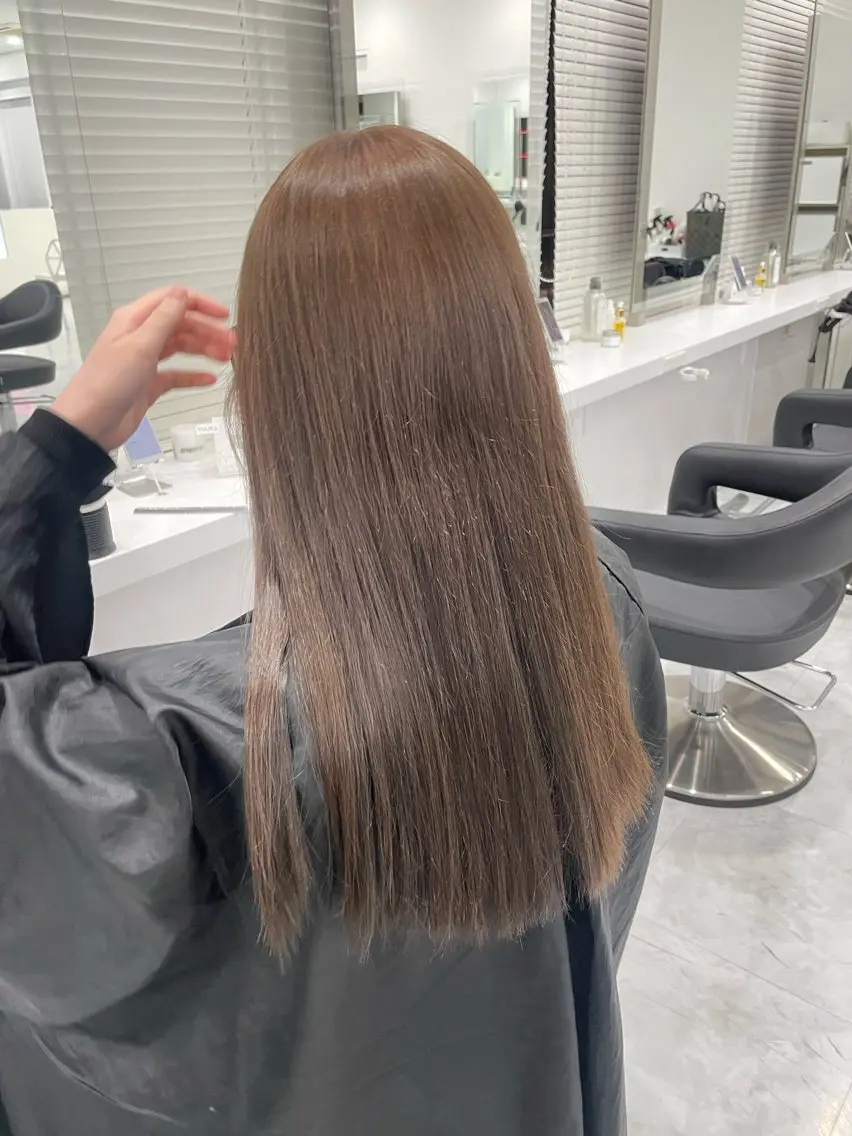 ロング カラー グレージュ ミルクティーグレージュ ラベンダー💜 グレージュ🩶のヘアスタイル