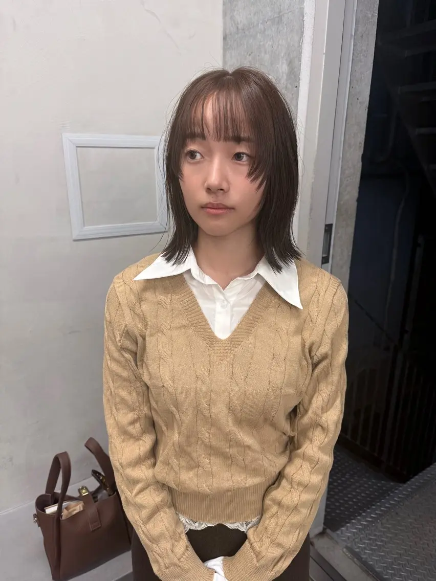 ミディアム カラー ミディアムレイヤー アッシュ ベージュカラー ブリーチ 透明感カラー カット ヘアカラー トリートメント 誰より丁寧なカット/ 小林輝/レイヤーのヘアスタイル