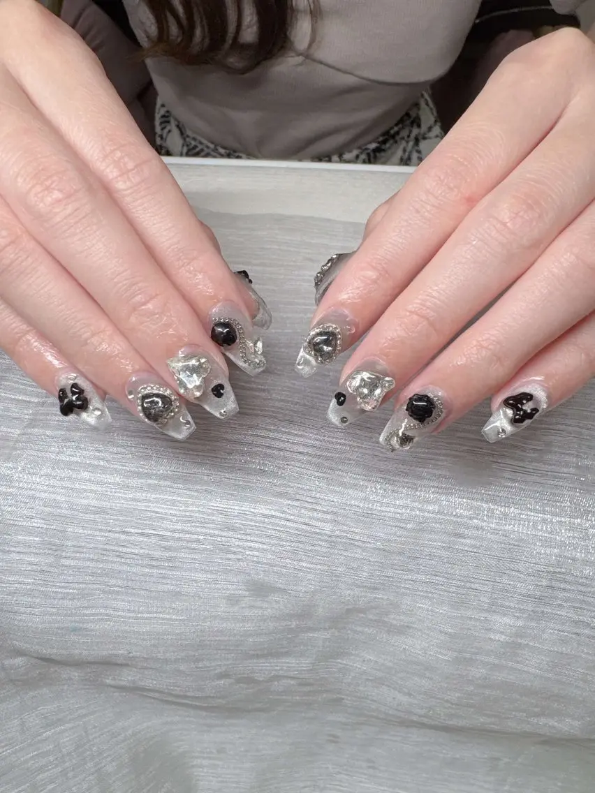 ネイル 長さ出し グラデーション 卒業式 キラキラネイル マグネットネイル Lee Nailsのネイルデザイン