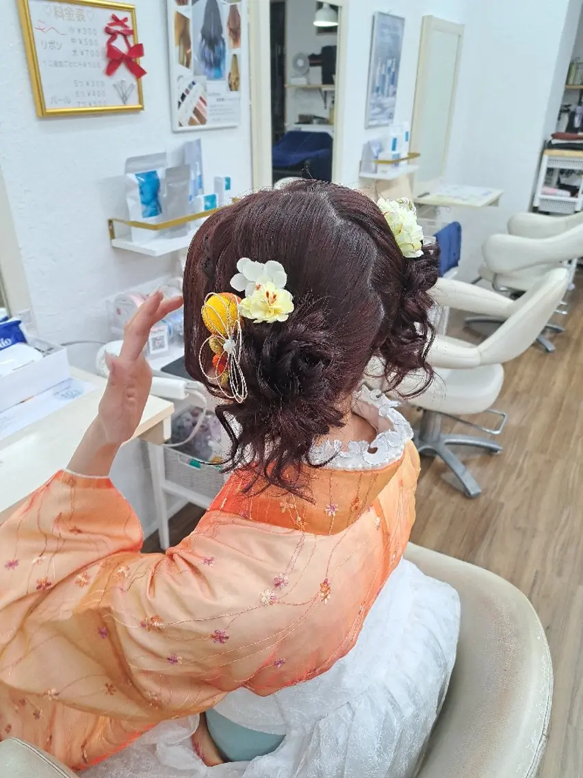 振袖、訪問着、袴等の着付け(ご予約に関しては一週間以上前でお願いします。持ち物などの確認があるのでお電話させて頂きます)の写真
