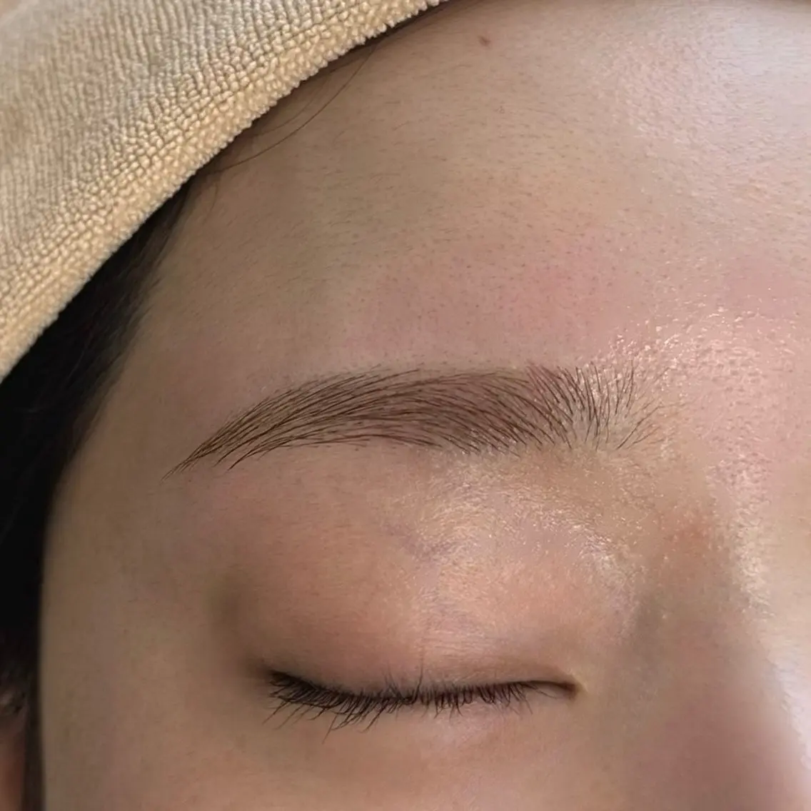 アイブロウ 眉カラー En'e cachetteの眉毛・アイブロウイメージ