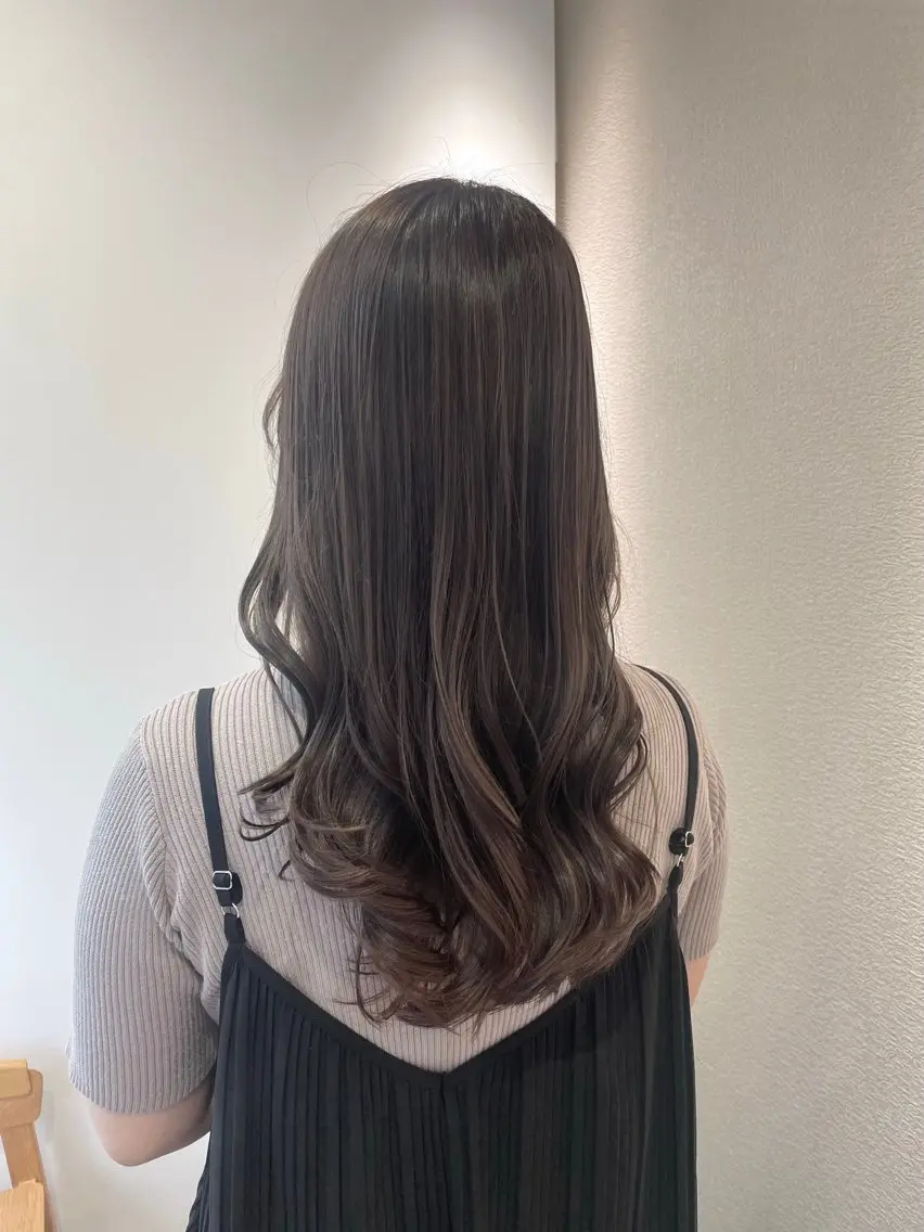 ロング カラー 佐々木 美帆のヘアスタイル