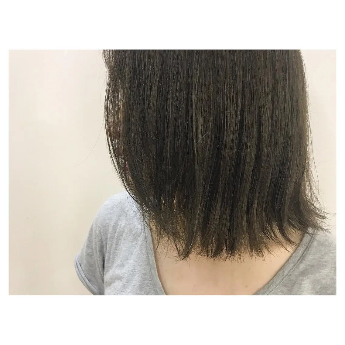 ショート カラー アッシュ ベージュカラー ボブ 外ハネヘア ハイトーン/ショート 村上淳乃🐥のヘアスタイル