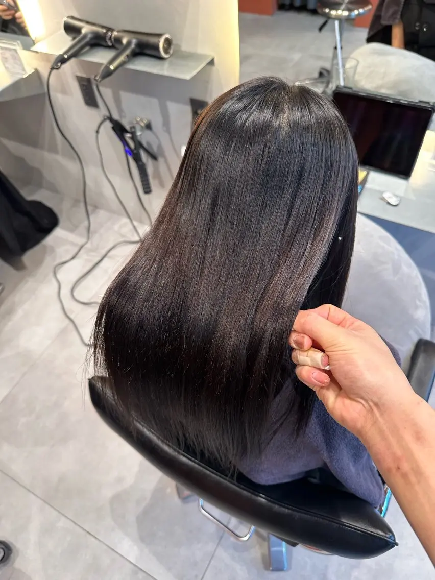 セミロング 縮毛矯正 ✨ハイトーンカラー 💫ayumuのヘアスタイル