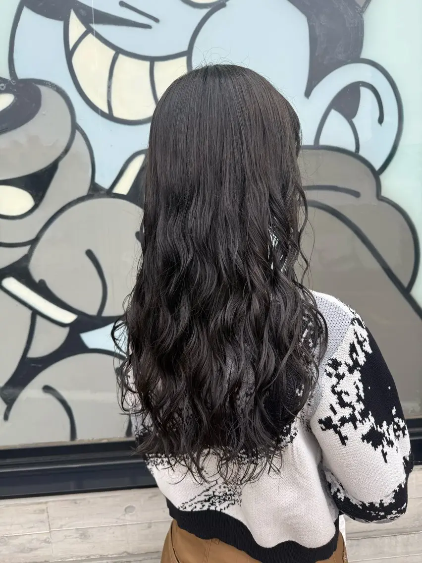 セミロング セミロングパーマ アッシュ アッシュグレー アッシュグレージュ 🌿朝5分でお洒落 パーマスタイル🌿のヘアスタイル