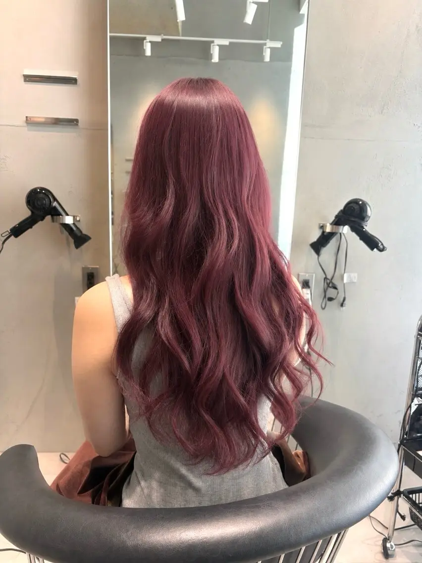 ロング ピンクラベンダー ヘアカラー 大岩 茉愉のヘアスタイル