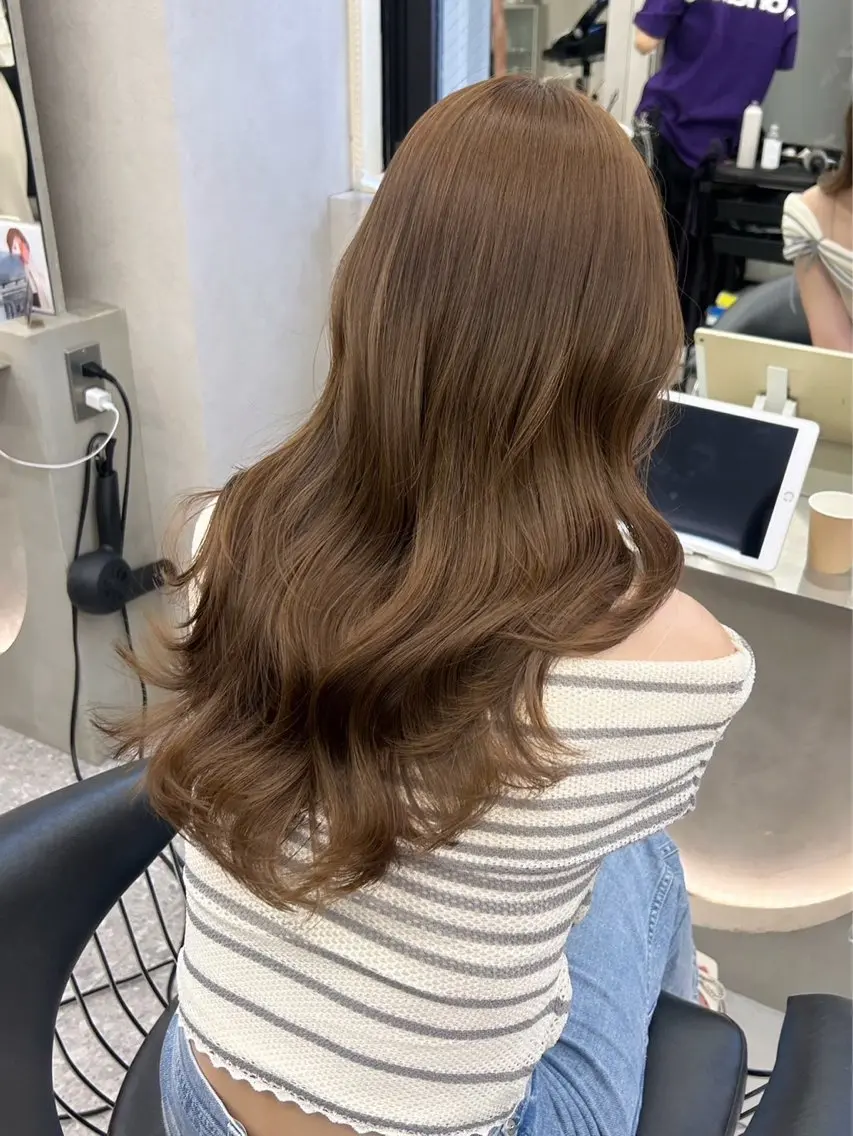 ロング 顔まわりレイヤー 顔周りカット ハイレイヤー レイヤーカット ローレイヤー カット ヘアカラー MOMOHA/ 🍑レイヤーカットのヘアスタイル