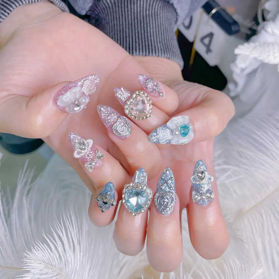 ネイル チークネイル クリアネイル ガーリー グラデーション キラキラネイル ハンドネイル princess スカルプ専門店のネイルデザイン