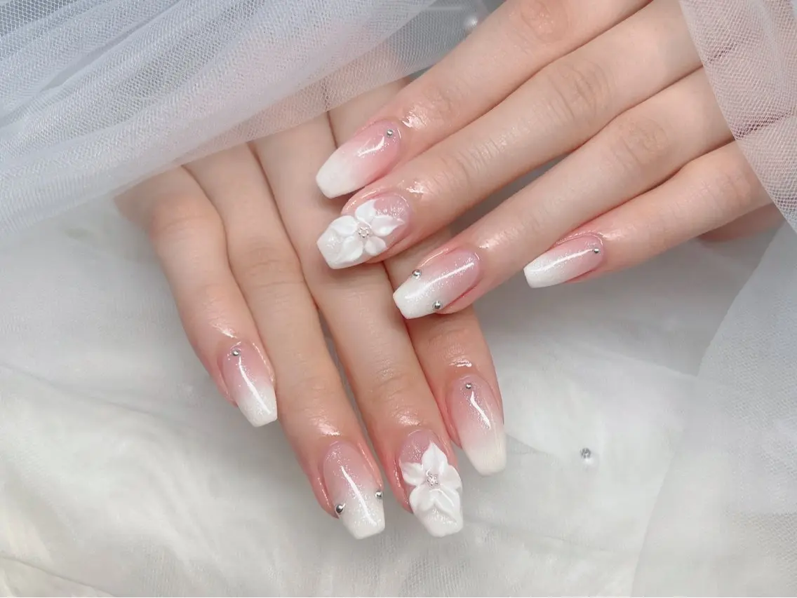 ネイル チークネイル ドット フレンチネイル グラデーション 韓国ネイル ハンドネイル Kei Nail Salonのネイルデザイン