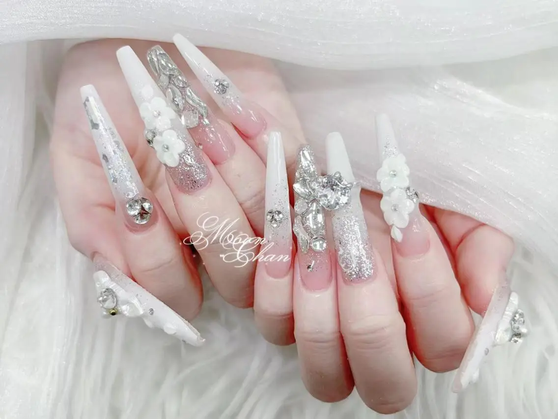 ネイル 長さ出し キラキラネイル 韓国ネイル ロングネイル マグネットネイル ハンドネイル ハンドケア KTNail 🎀 長さ出し専門店のネイルデザイン