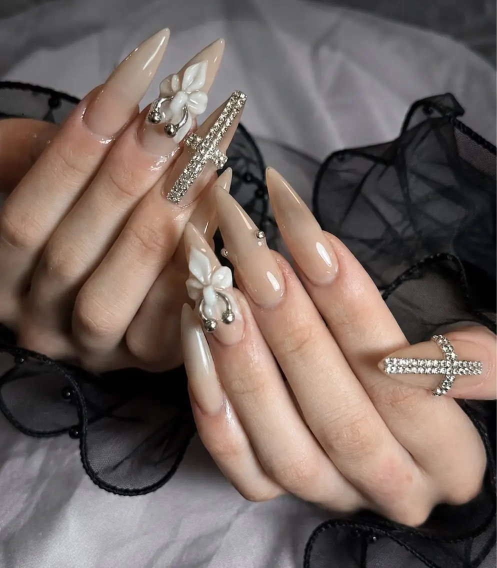 ネイル フレンチネイル ジェルネイル 韓国ネイル マグネットネイル 持ち込み Royal Nailのネイルデザイン