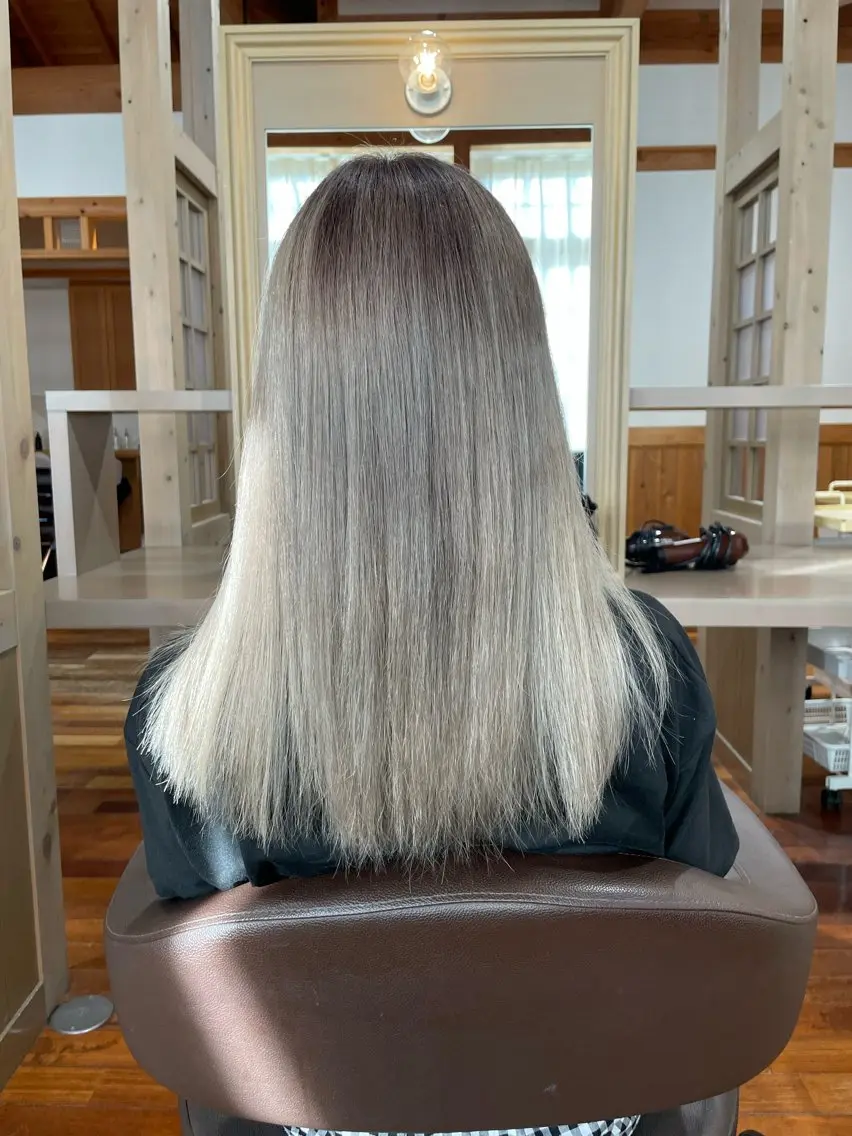 カラー ブリーチ 生駒 隼輝のヘアスタイル