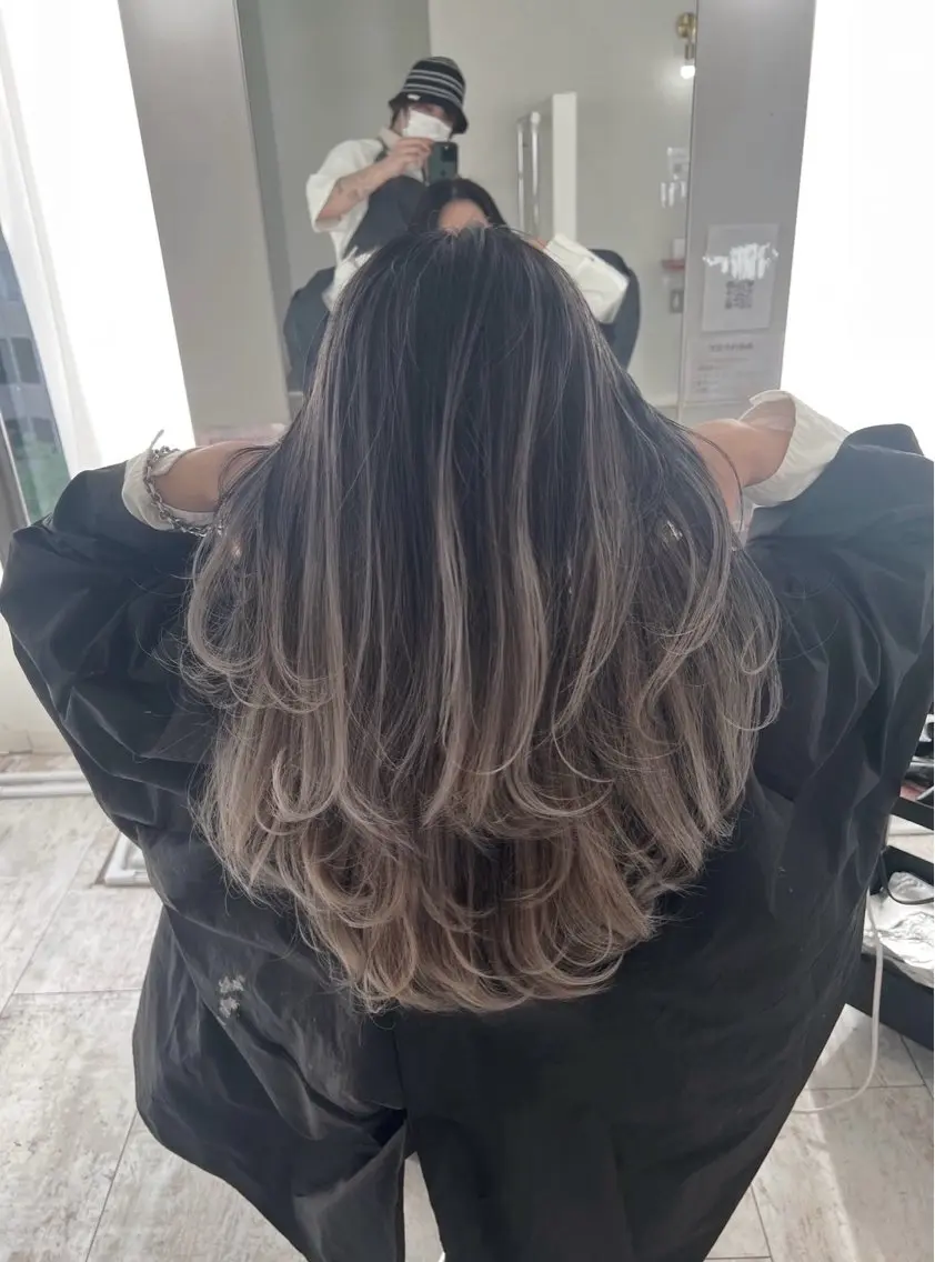 セミロング カラー バレイヤージュ グレージュ レイヤーカット 指名数No.1 /NAOYAのヘアスタイル