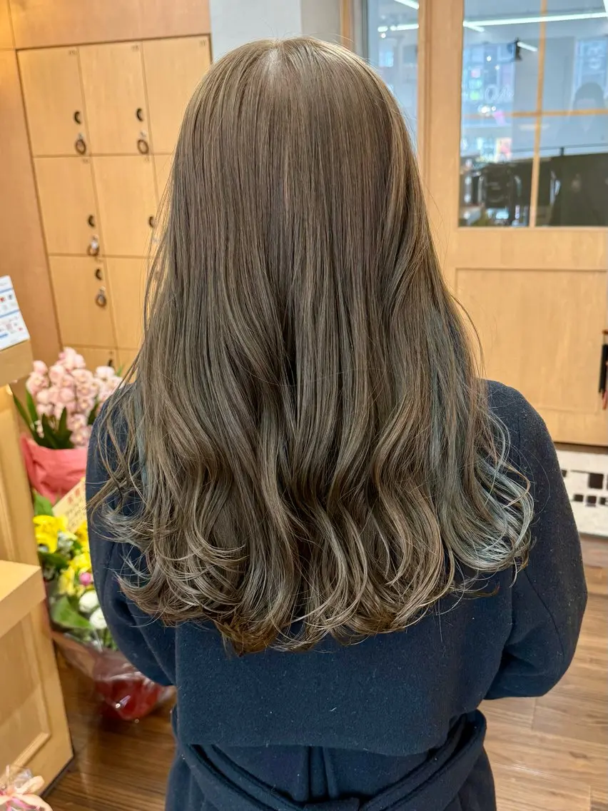 🕊️デザイン提案OK🕊️カットカラー+トリートメント【赤味を消した透明感カラーや、明るい白髪染めも出来ます◎】の写真