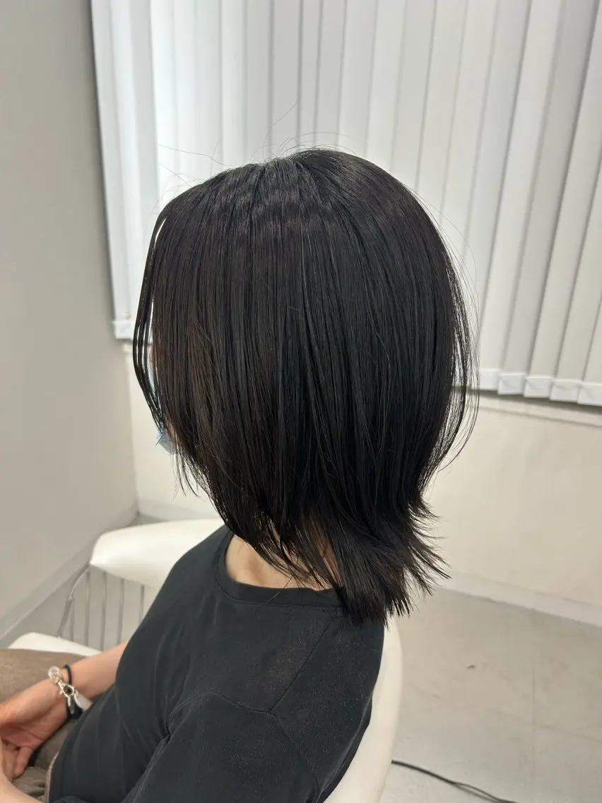 ミディアム くびれヘア レイヤーカット あやめ🪽 オリーブ/ハイトーンのヘアスタイル