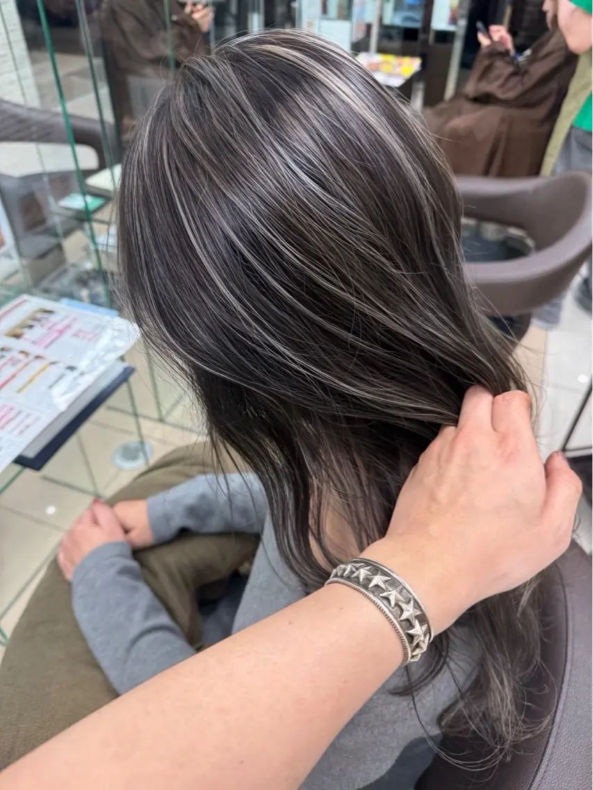 カラー 菅野谷 琉那のヘアスタイル