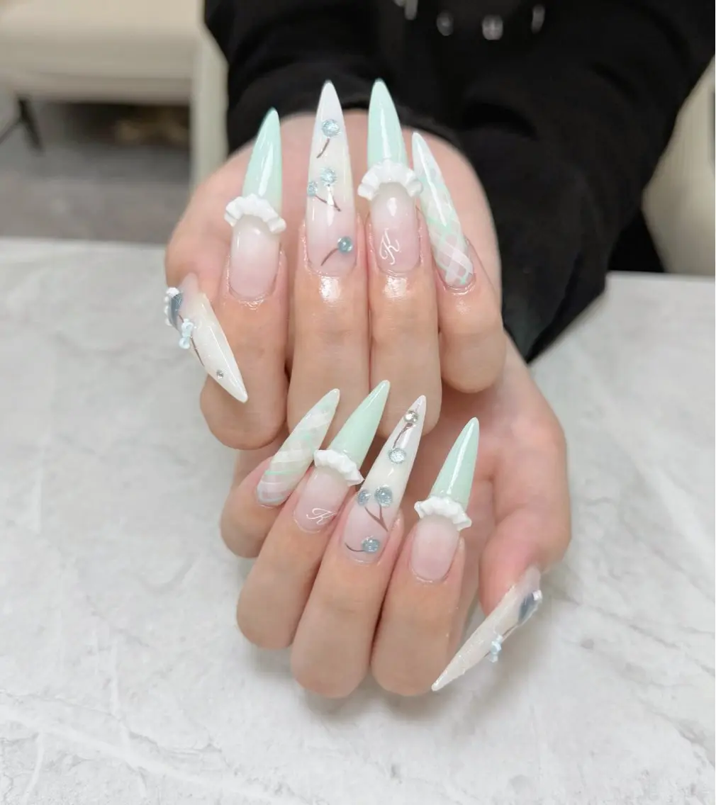 ネイル フレンチネイル キラキラネイル 韓国ネイル シンプルネイル ワンホンネイル ハンドネイル MEI Nailのネイルデザイン