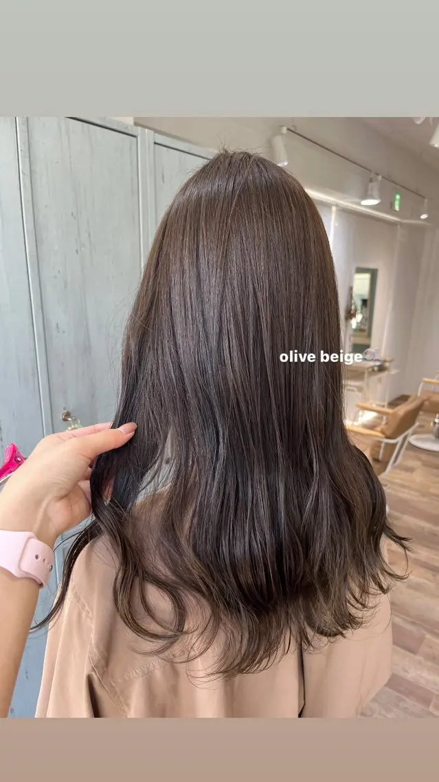 ロング カラー オリーブカラー カット ヘアカラー 顔周りカット/ 似合わせ/momo/のヘアスタイル