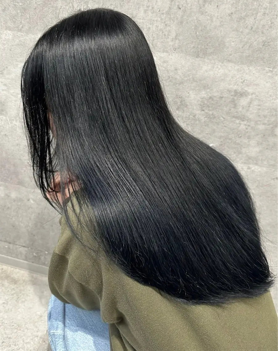 ロング カラー HOHOMI （ほほみ）のヘアスタイル