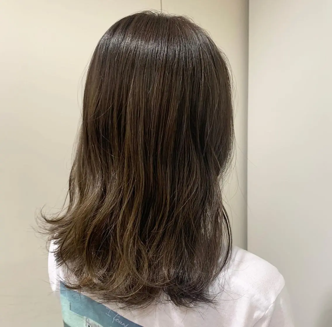 カラー 山口 莉奈のヘアスタイル