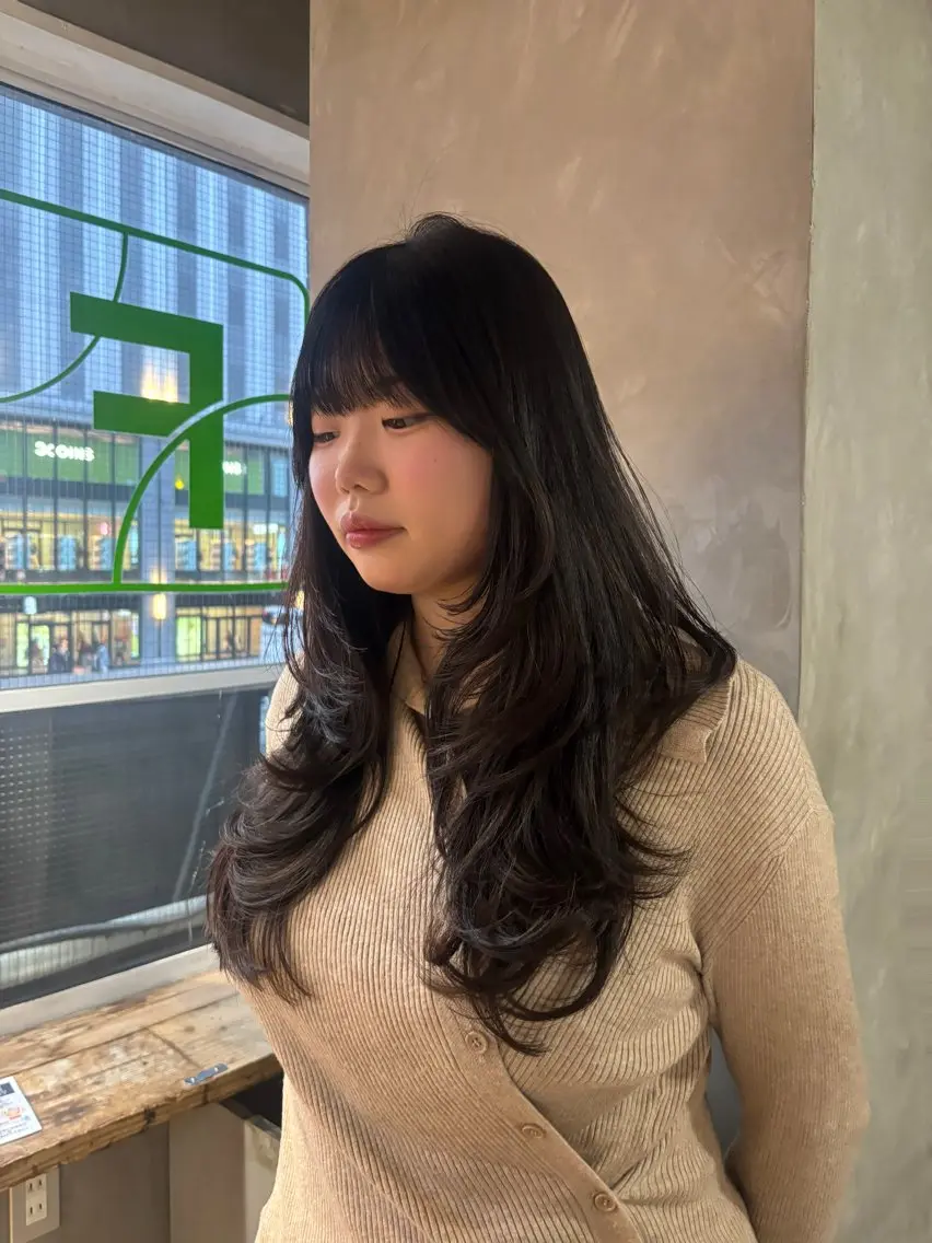 ロング レイヤーカット 光本 杏のヘアスタイル