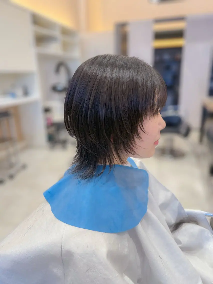 ミディアム ウルフカット カット 沖田 朱峰のヘアスタイル