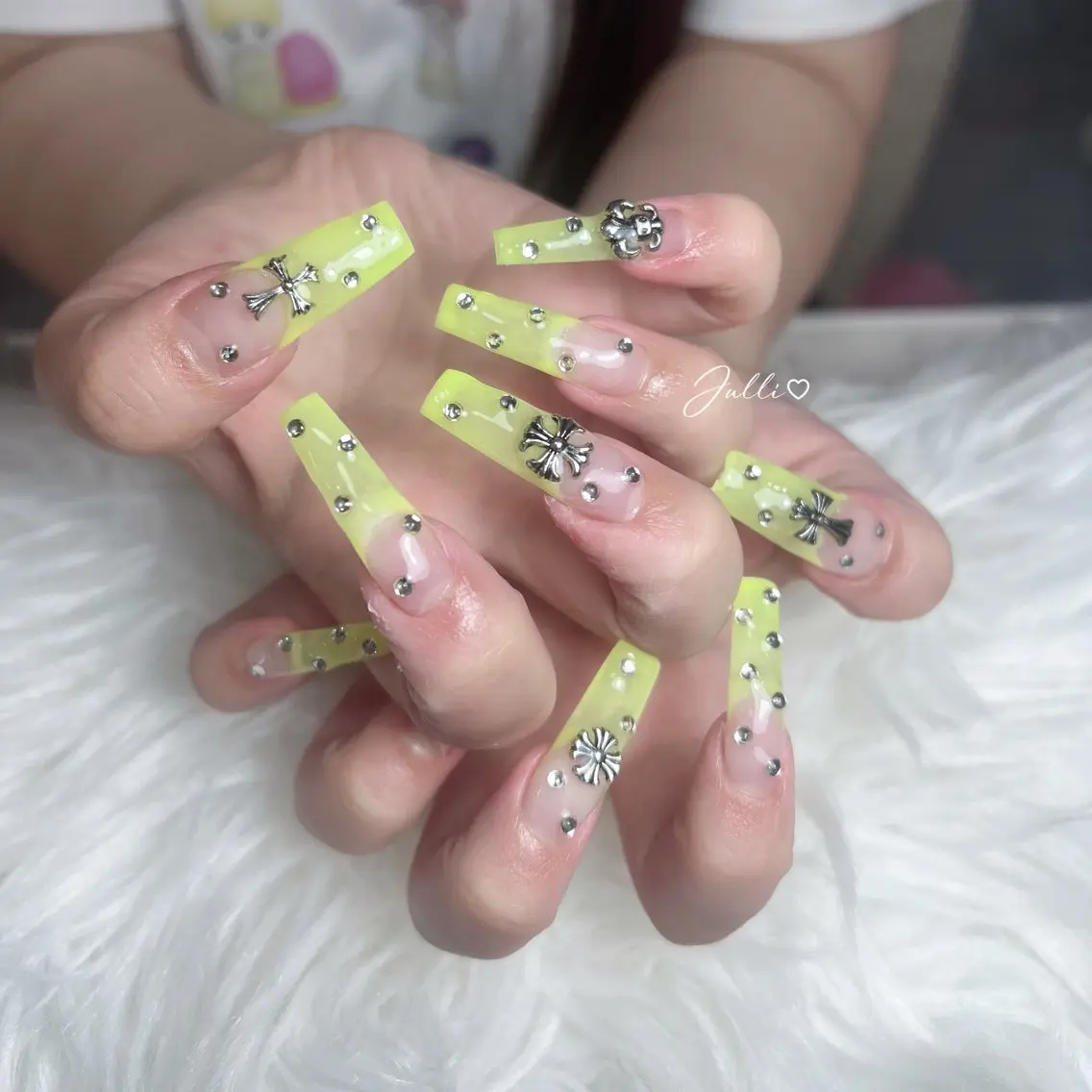 ネイル フレンチネイル ジェルネイル キラキラネイル 韓国ネイル マグネットネイル ハンドネイル Julli NailStudioのネイルデザイン