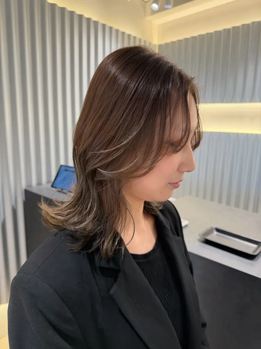 ミディアム カラー カット ヘアカラー トリートメント 🫒オリーブ/透け感 レイヤー🌿モエカのヘアスタイル