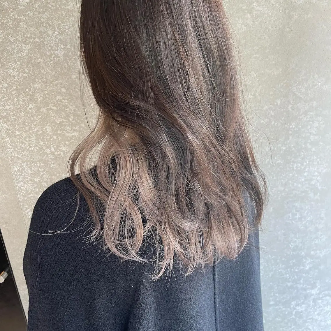 セミロング ヘアカラー 韓国式パーマ🔥 ブリーチ🔥TOMOのヘアスタイル