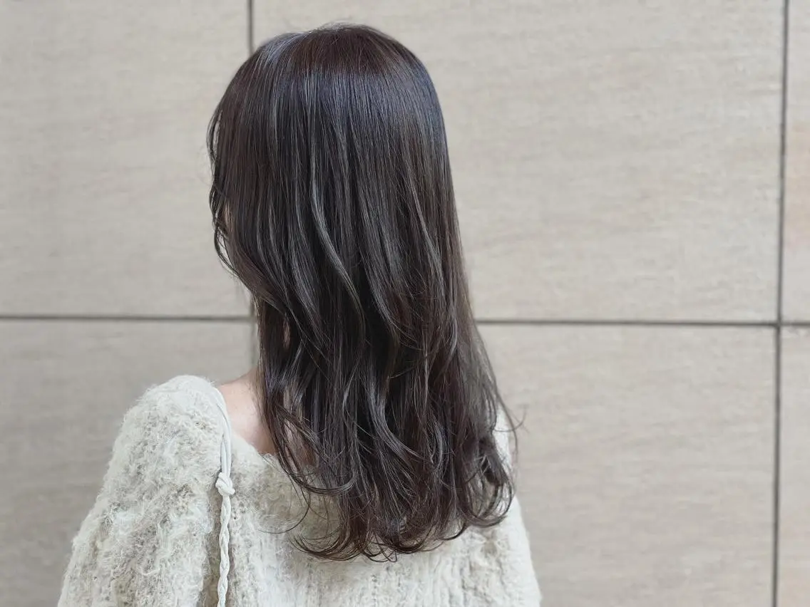 セミロング カラー グレージュ カット ヘアカラー トリートメント 及川 祐輔のヘアスタイル