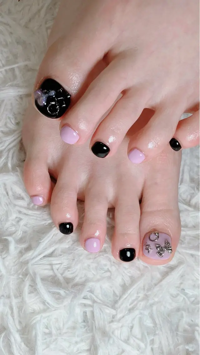 ネイル フットネイル shino🌟 痛ネイルのネイルデザイン