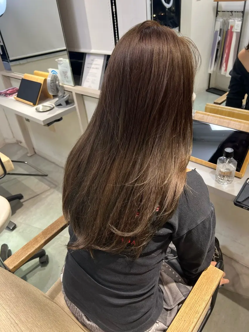 セミロング カラー ブリーチ ブリーチなしカラー ayaka🫧 梅田ダブルカラーのヘアスタイル