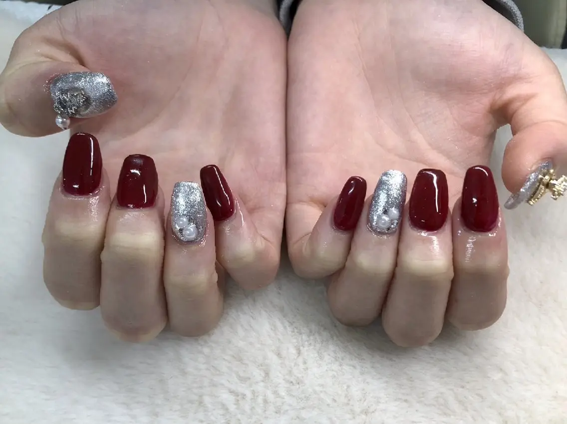 ネイル ボルドー キラキラネイル ハンドネイル 心斎橋Salon Epokkuのネイルデザイン