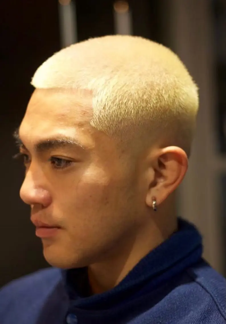 ショート メンズ メンズブリーチ フェードカット メンズパーマ スキンフェード スパイキーショート 名郷 偉織 メンズカットのヘアスタイル