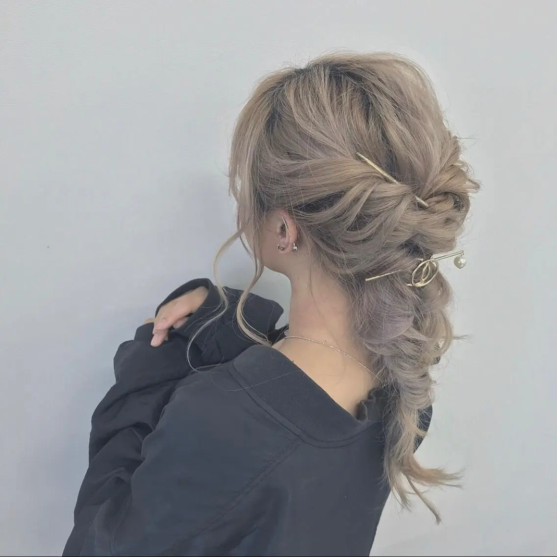 ヘアアレンジ 透明感ハイトーン🦄 キラ🌈のヘアスタイル