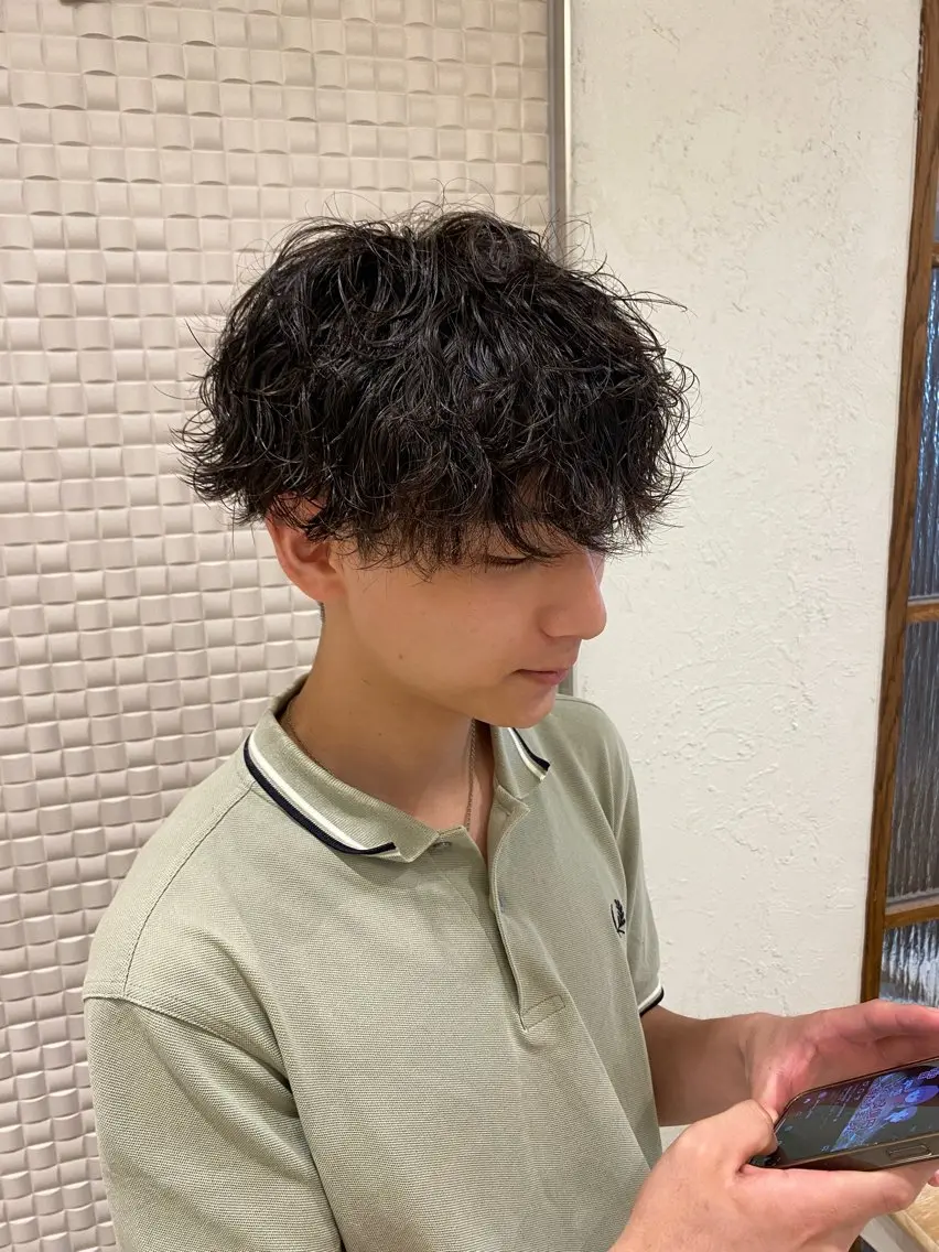 ミディアム パーマ メンズ カット パーマ トリートメント ヘアセット 新宿メンズパーマ ヨモギダのヘアスタイル