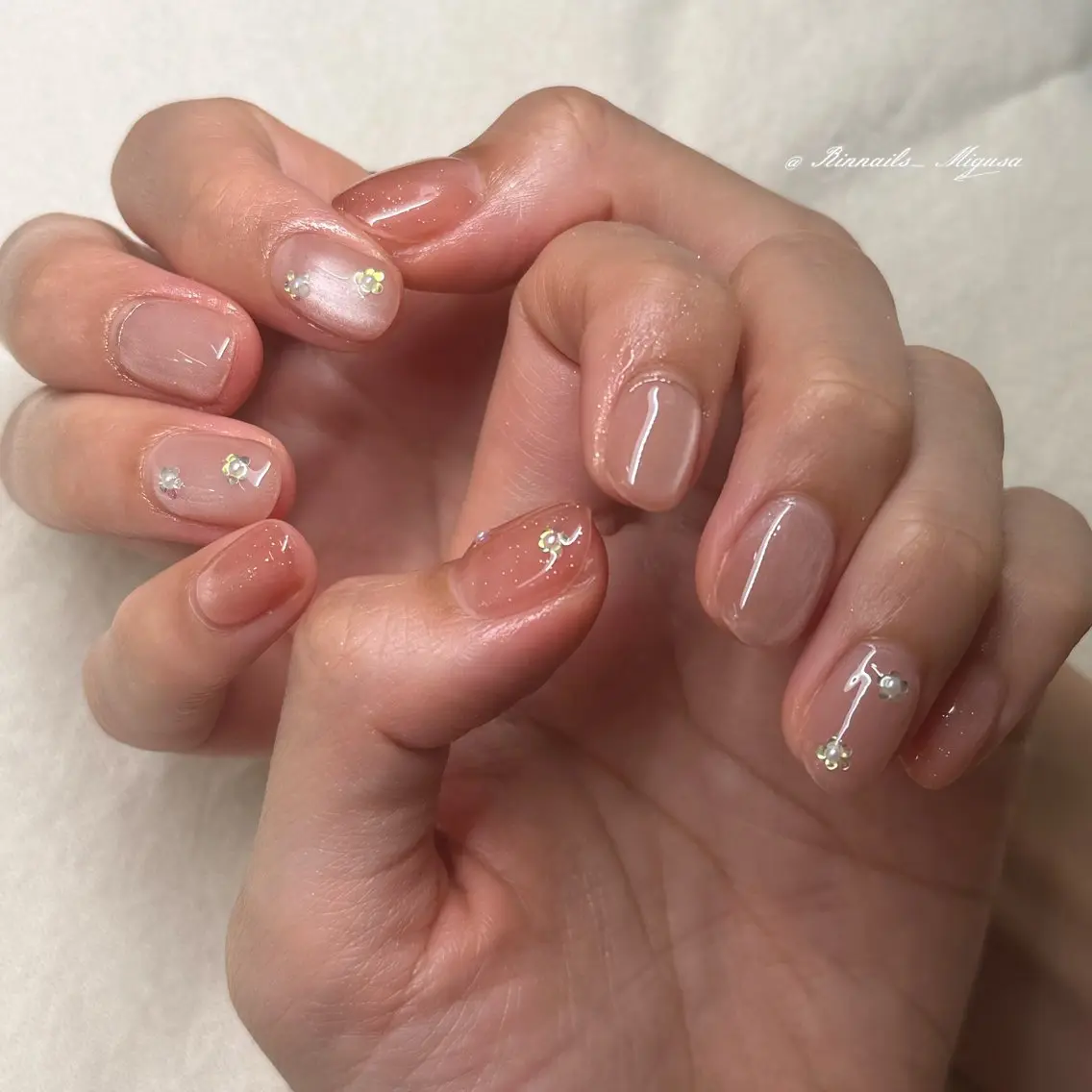 ショート 韓国風ヘア ハンドネイル RIN NAILS ᥫ᭡Migusaのネイルデザイン