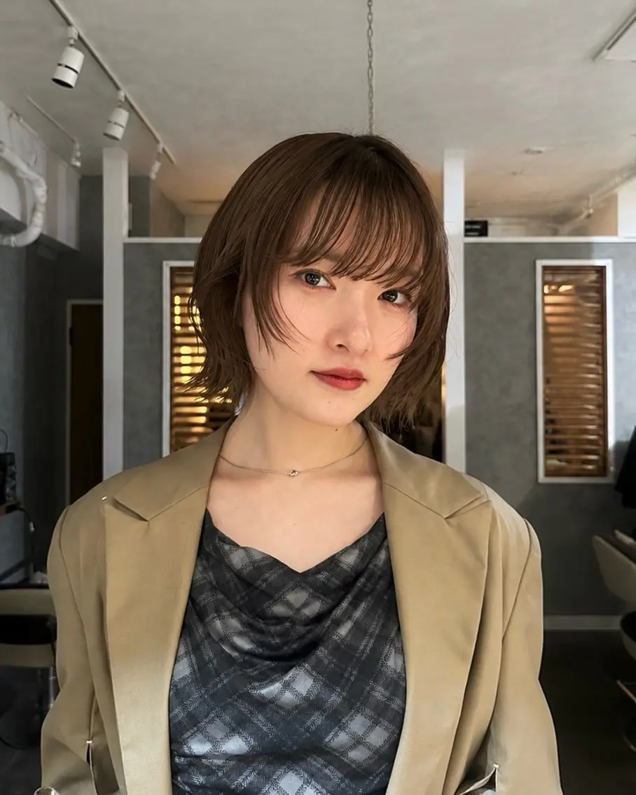 ミディアム カラー ヘアアレンジ タイトボブ個性派カラ ーAKANEのヘアスタイル
