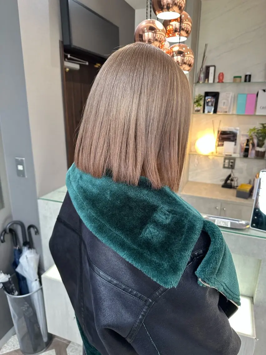 ショート カラー ベージュカラー ブリーチ ブラウンカラー 透明感カラー ピンクカラー ヘアカラー トリートメント AYAKASA 暖色カラー/レイヤーのヘアスタイル