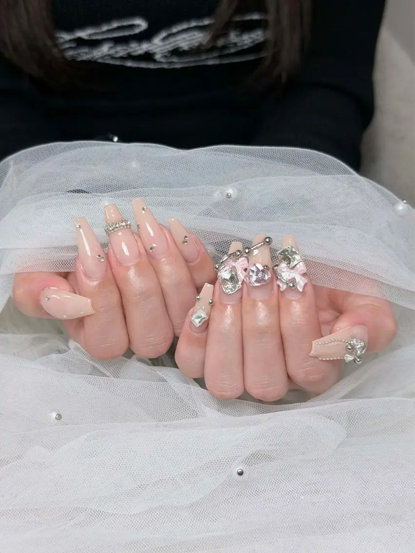 ネイル チークネイル ドット フレンチネイル グラデーション ハート ハンドネイル Julli NailStudioのネイルデザイン